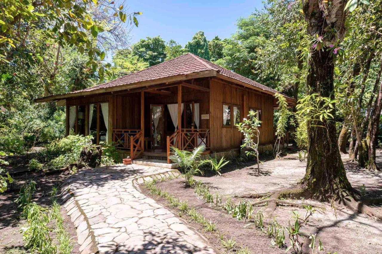 Siladen Resort & Spa Bunaken Ngoại thất bức ảnh